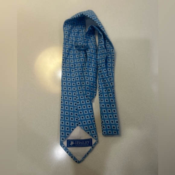 Lacoste Boys size 8 Gray Polo shirt. Excellent condition! (Fits more like 6T) - Picture 2 of 3